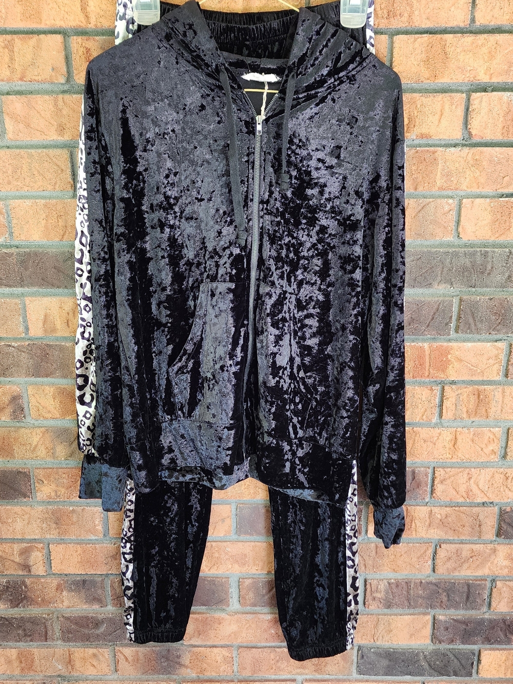 Main Strip Crushed Velvet Hoodie Track Set in Cream and Black